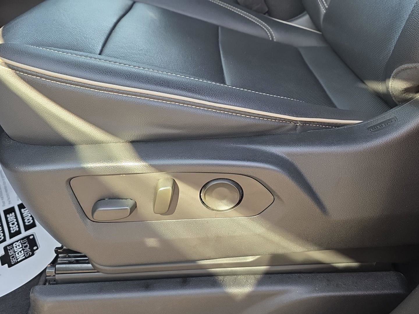 Used 2022 GMC Yukon SLT w/ SLT Premium Package image 17