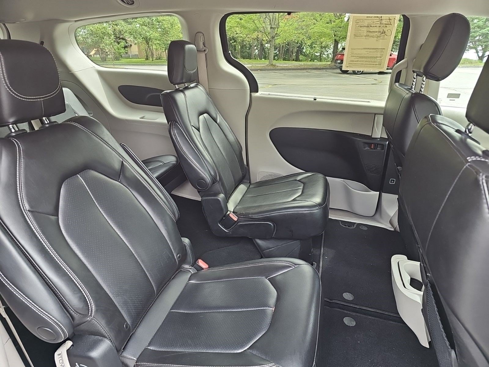 Used 2023 Chrysler Pacifica Touring-L FWD image 15