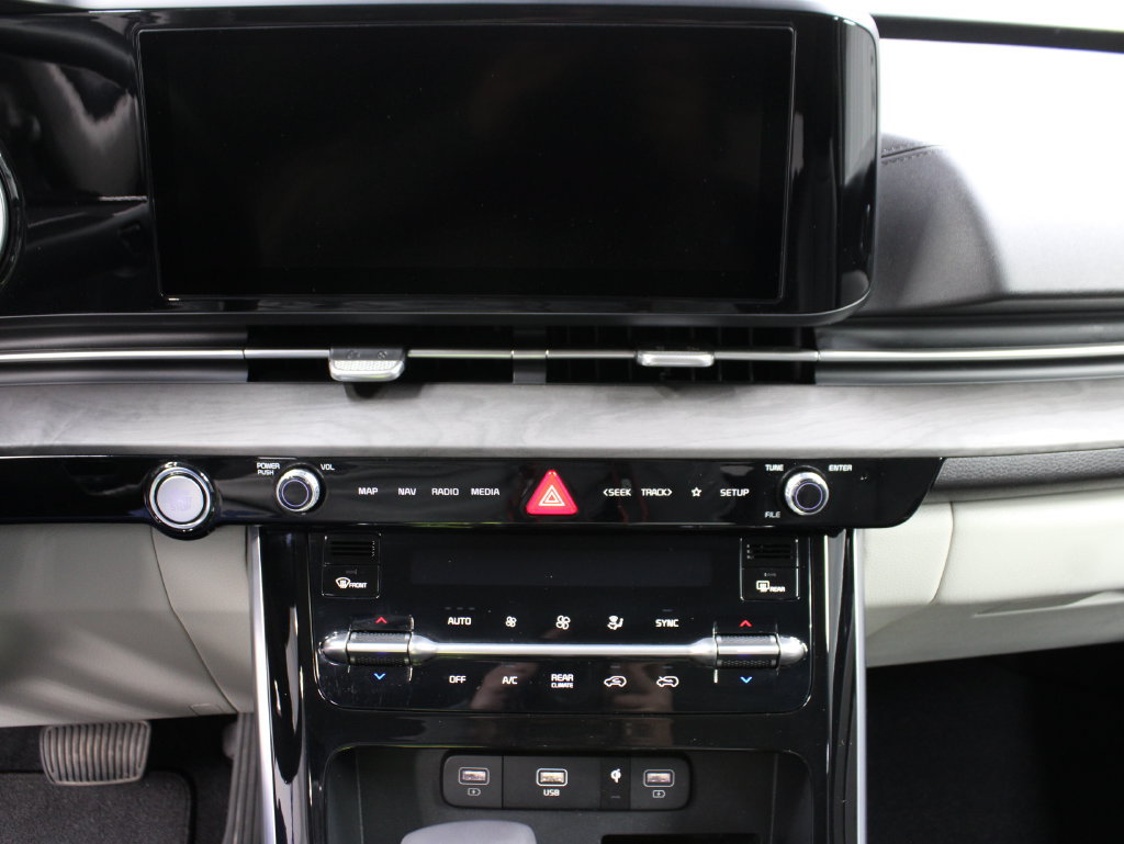 Used 2023 Kia Carnival EX FWD image 18