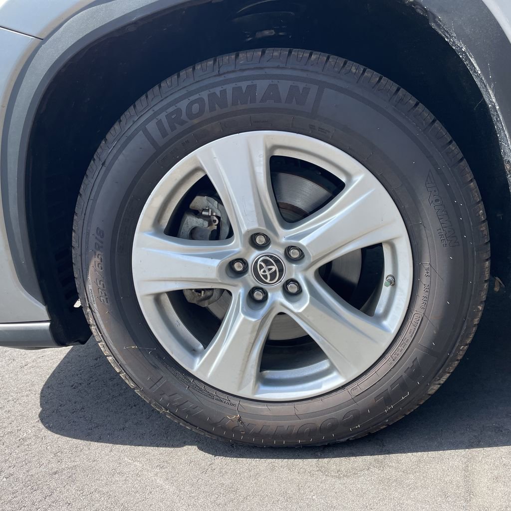 Used 2023 Toyota Highlander L image 11