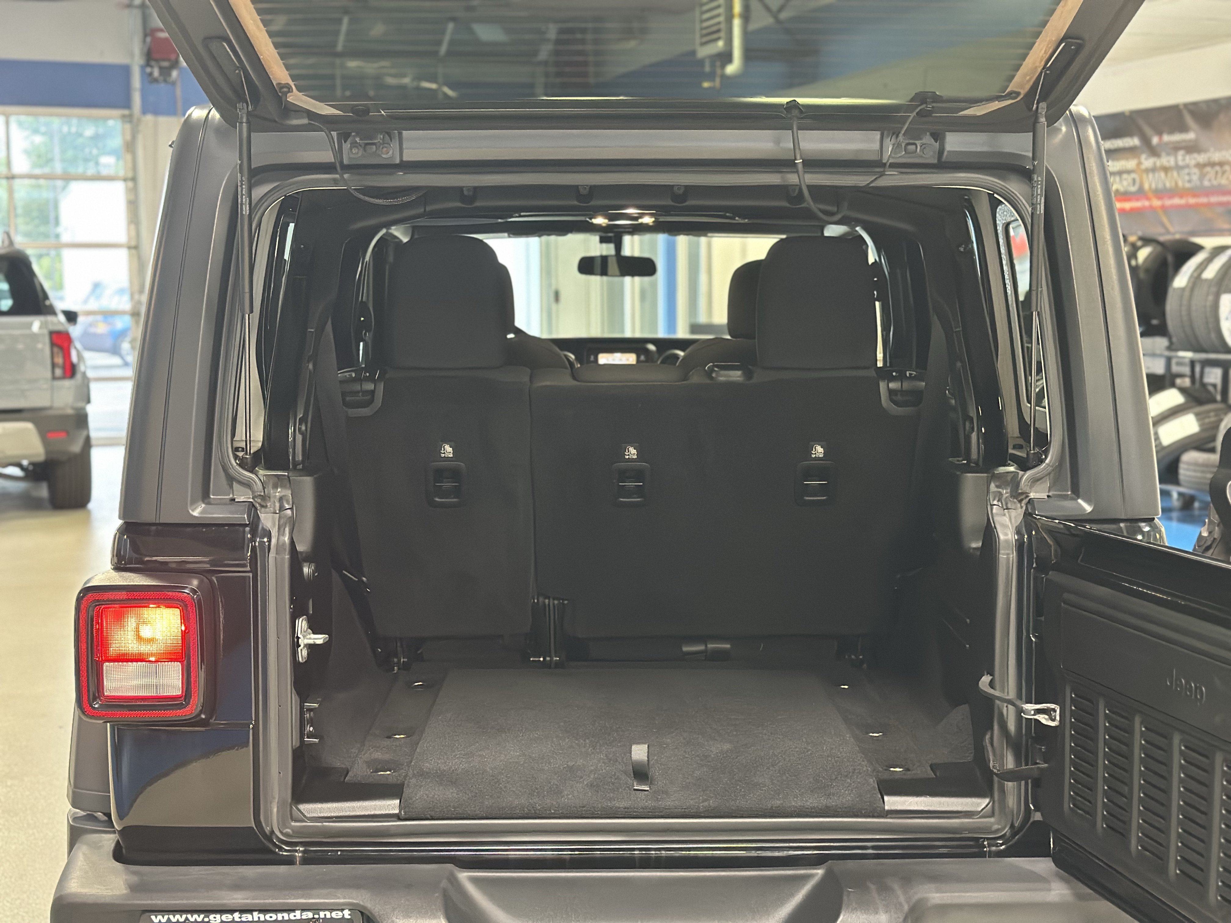 Used 2018 Jeep Wrangler Unlimited Sport S AWD/4WD image 7