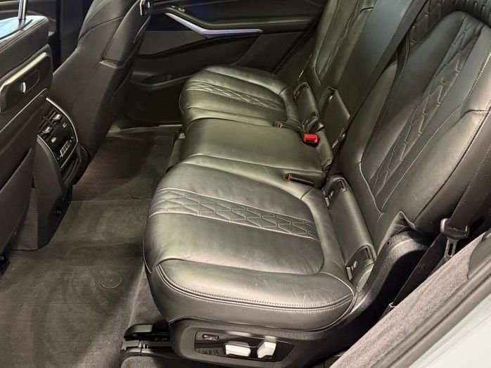 Used 2025 BMW X7 M60i image 22