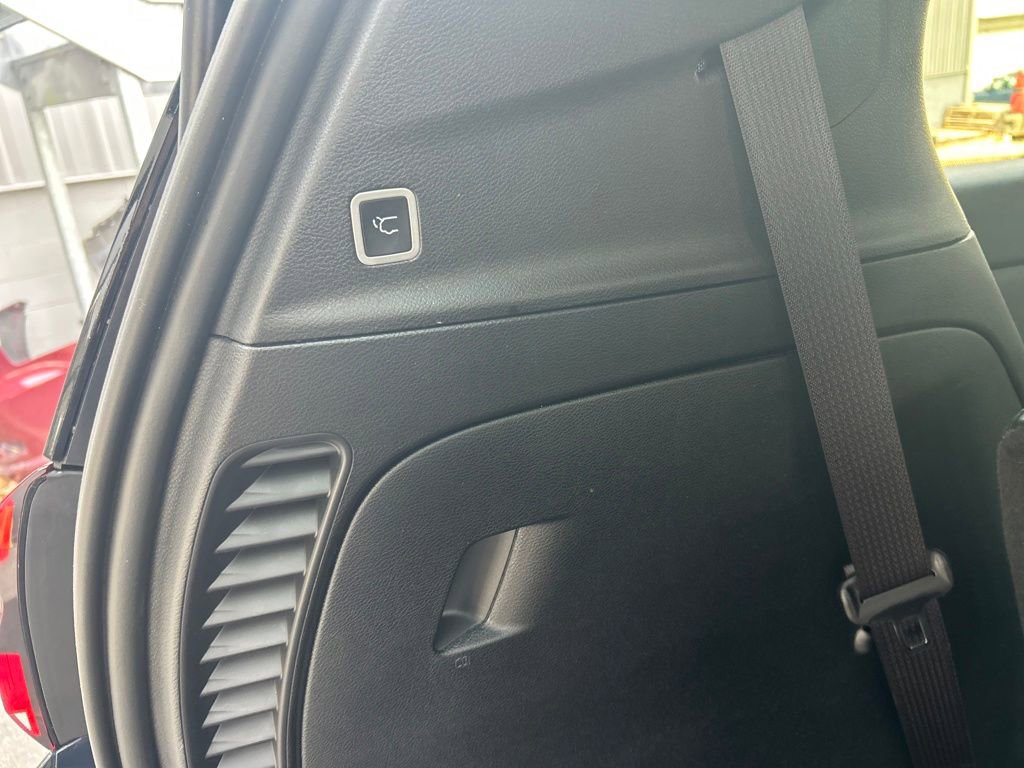 Used 2025 Chrysler Pacifica Select image 25