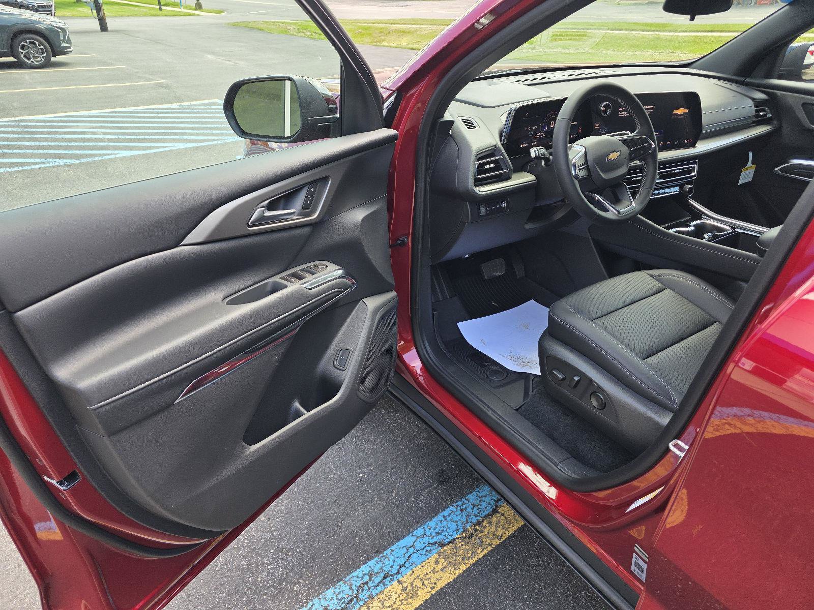 New 2026 Chevrolet Traverse LT w/ LPO, Floor Liner Package AWD/4WD image 10