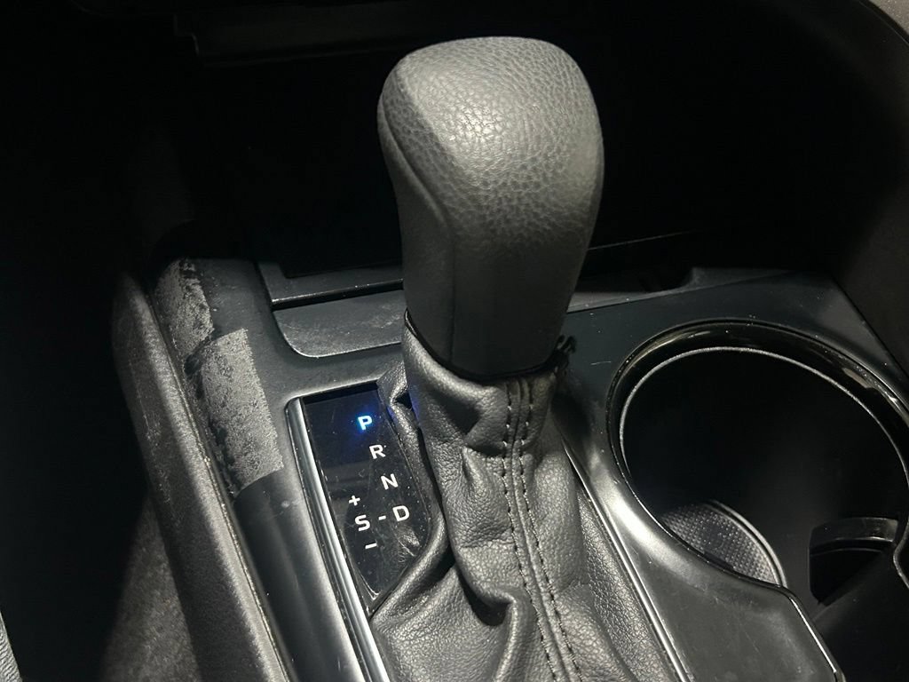 Used 2020 Toyota Camry LE FWD image 28