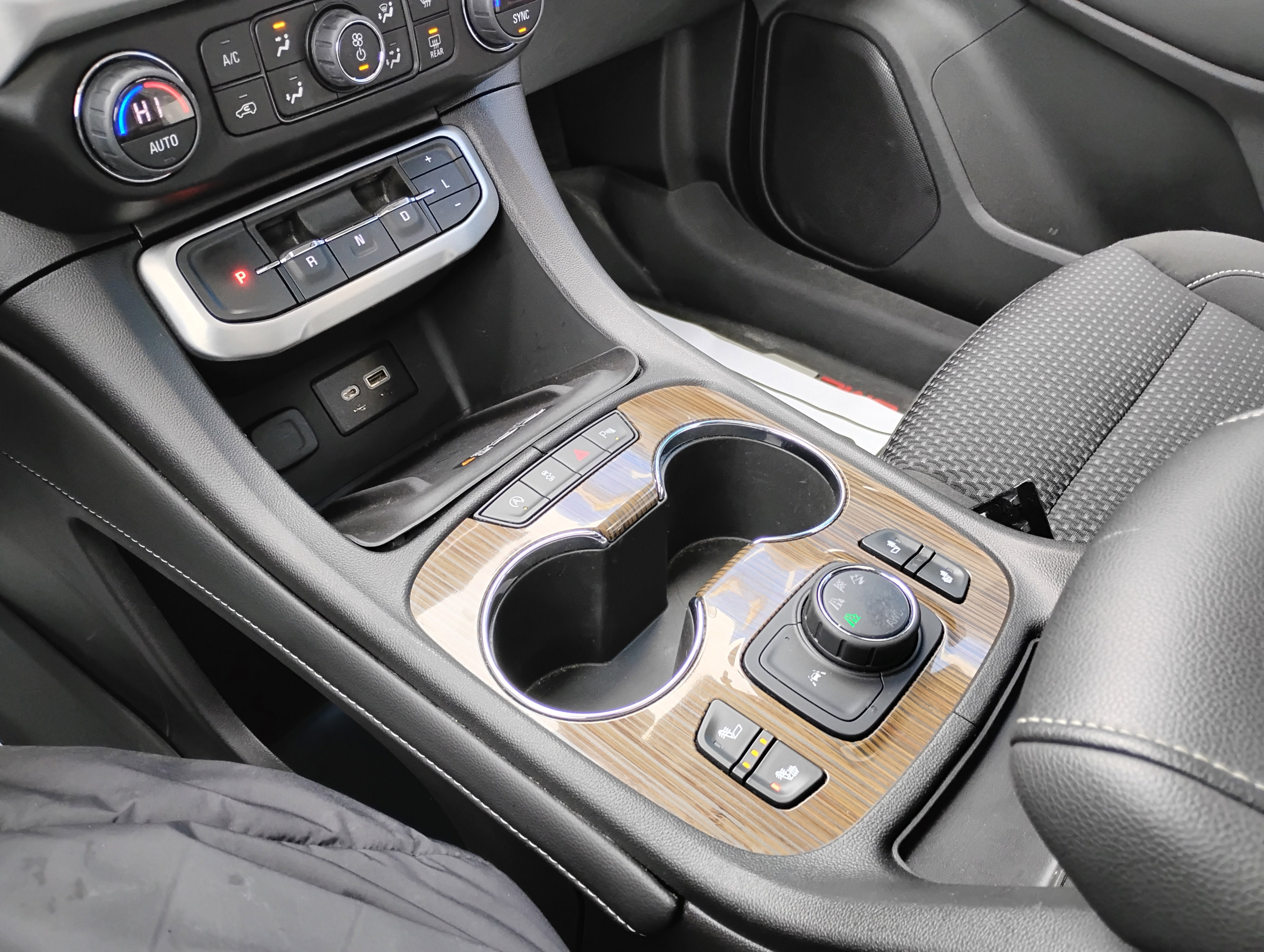 Used 2022 GMC Acadia SLE w/ Driver Convenience Package image 13