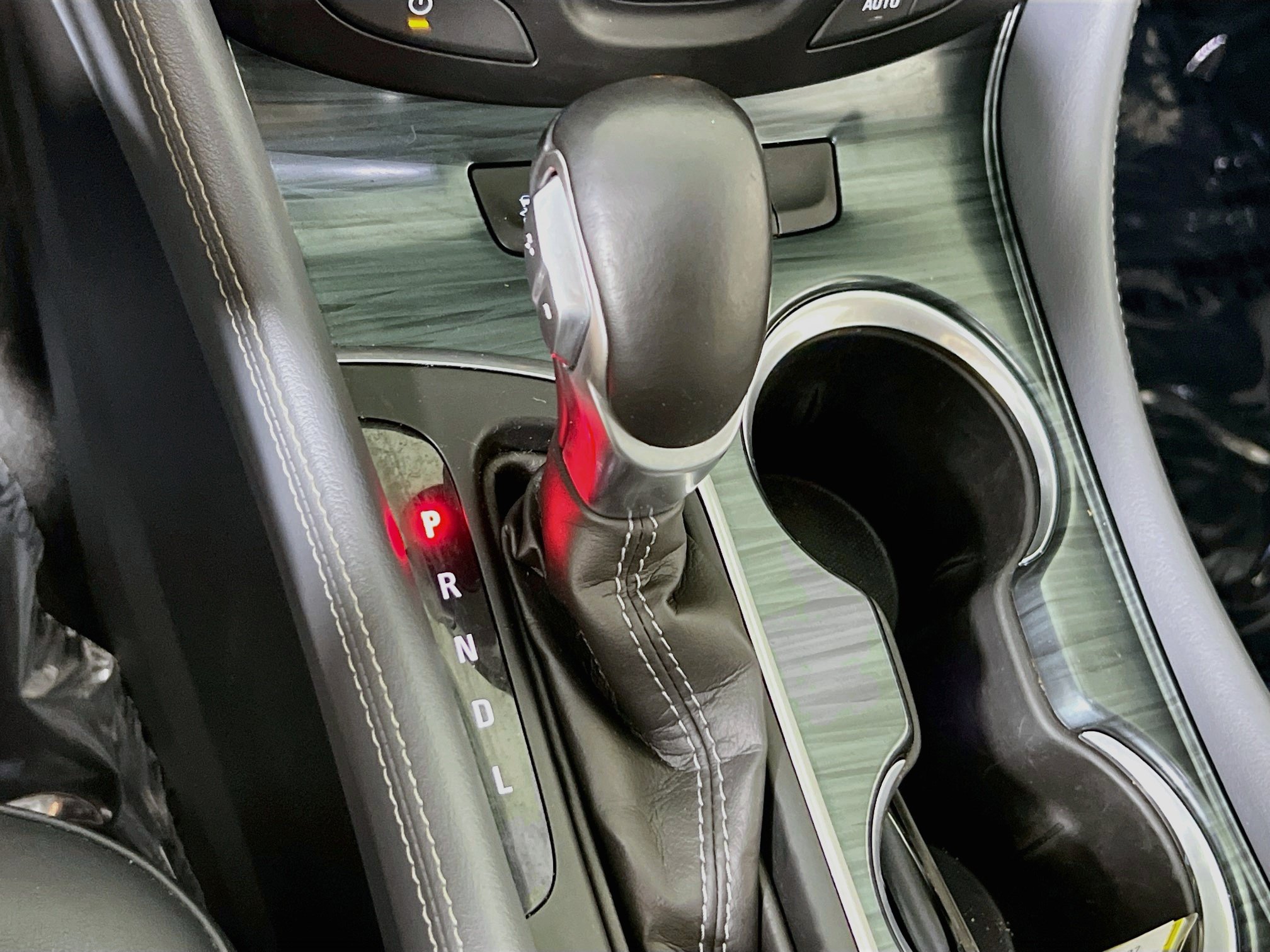 Used 2020 Buick Envision Essence AWD/4WD image 16