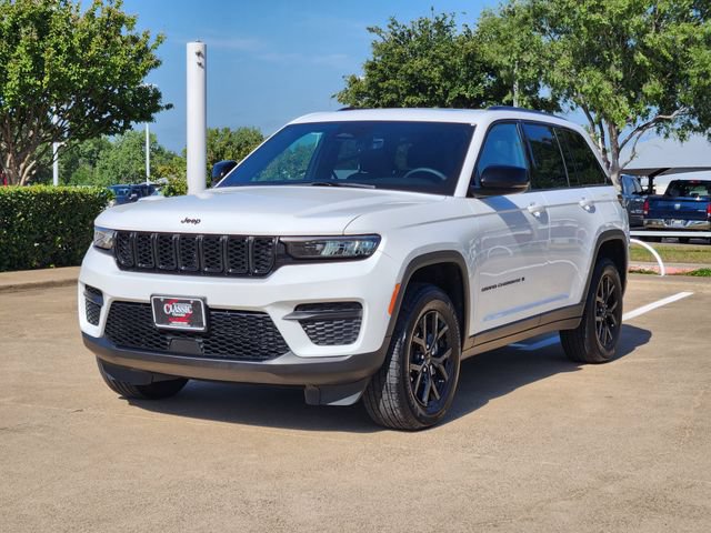 Used 2025 Jeep Grand Cherokee Altitude RWD image 11