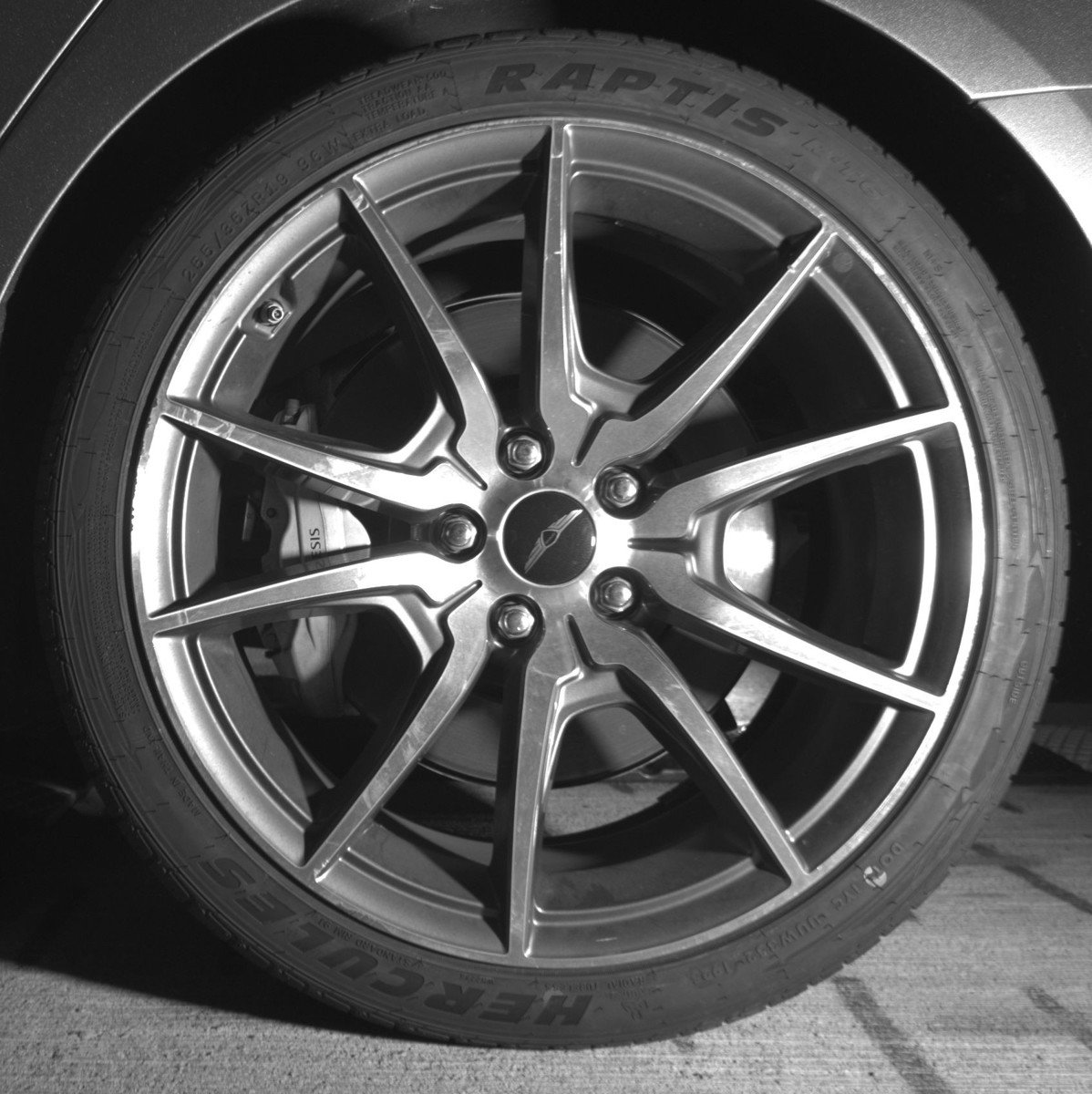 Used 2025 Genesis G70 2.5T image 14