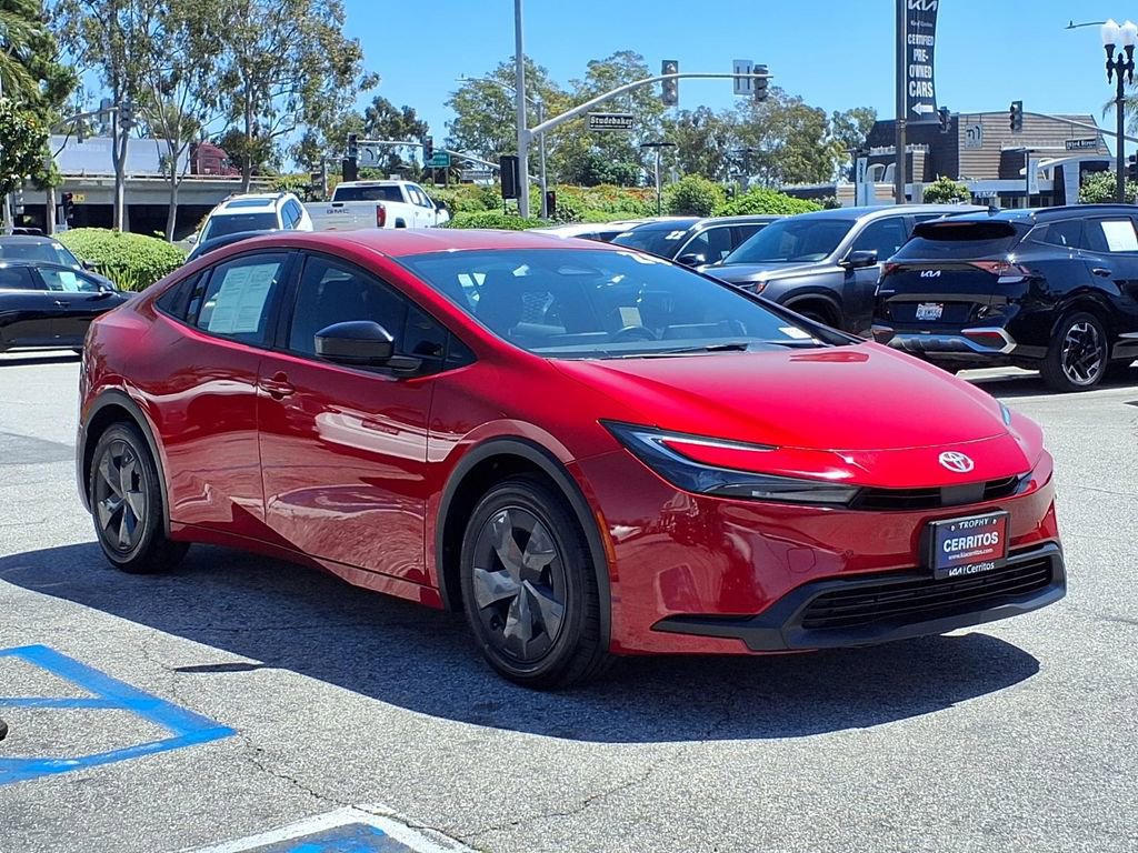 Used 2024 Toyota Prius LE image 5