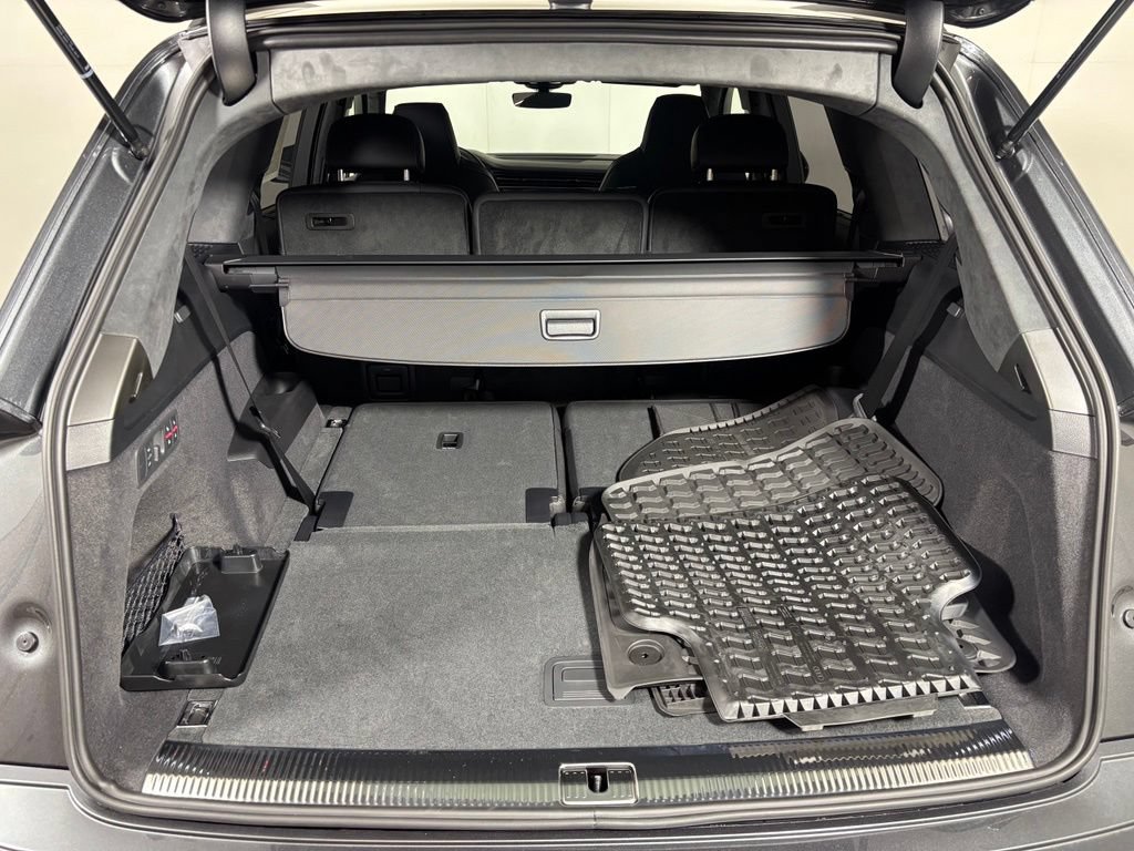 New 2026 Audi SQ7 Prestige AWD/4WD image 13