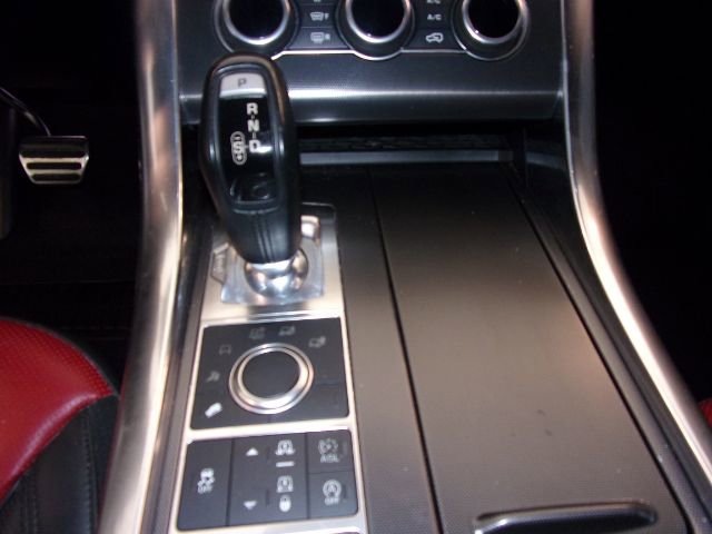 Used 2016 Land Rover Range Rover Sport HSE image 11
