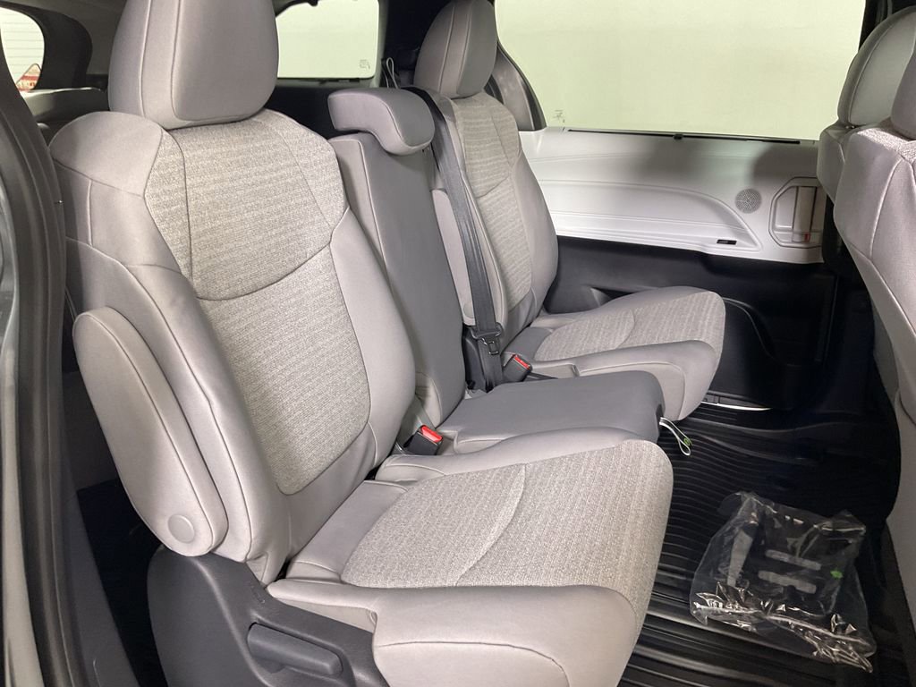 New 2026 Toyota Sienna LE image 21