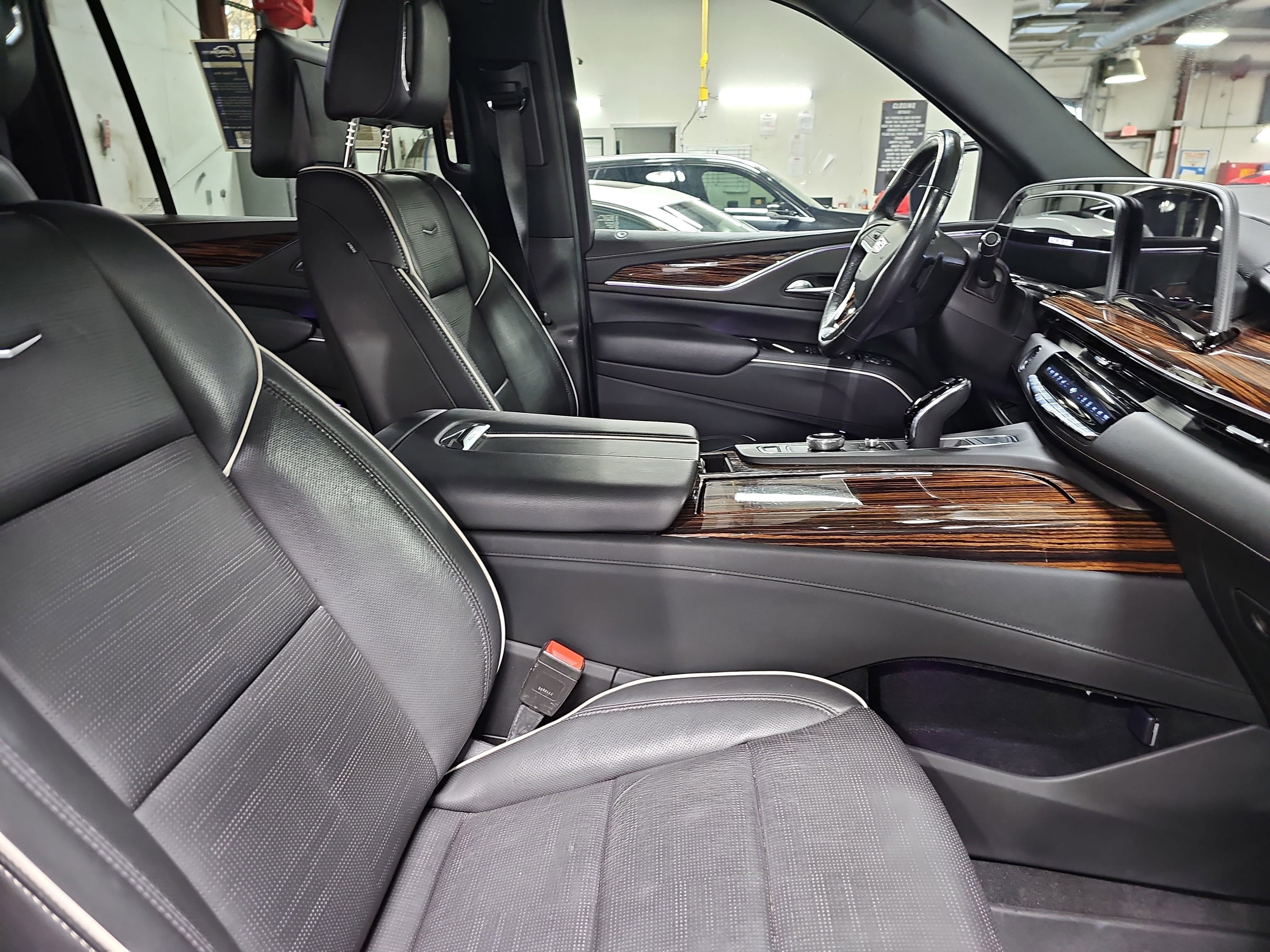 Used 2021 Cadillac Escalade ESV Premium Luxury image 10