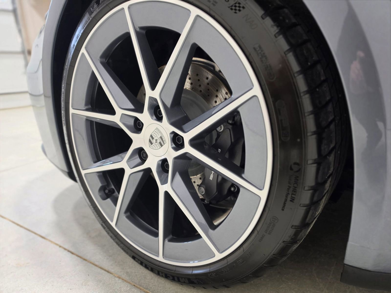 Used 2025 Porsche 911 Carrera T RWD image 90