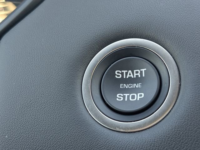 Used 2025 Land Rover Discovery Metropolitan Edition image 26