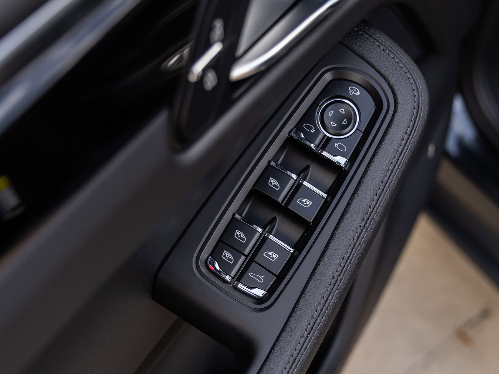 Certified 2026 Porsche Macan AWD/4WD image 26