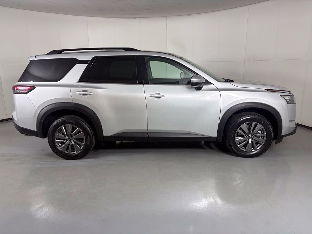 Used 2024 Nissan Pathfinder SV FWD image 9