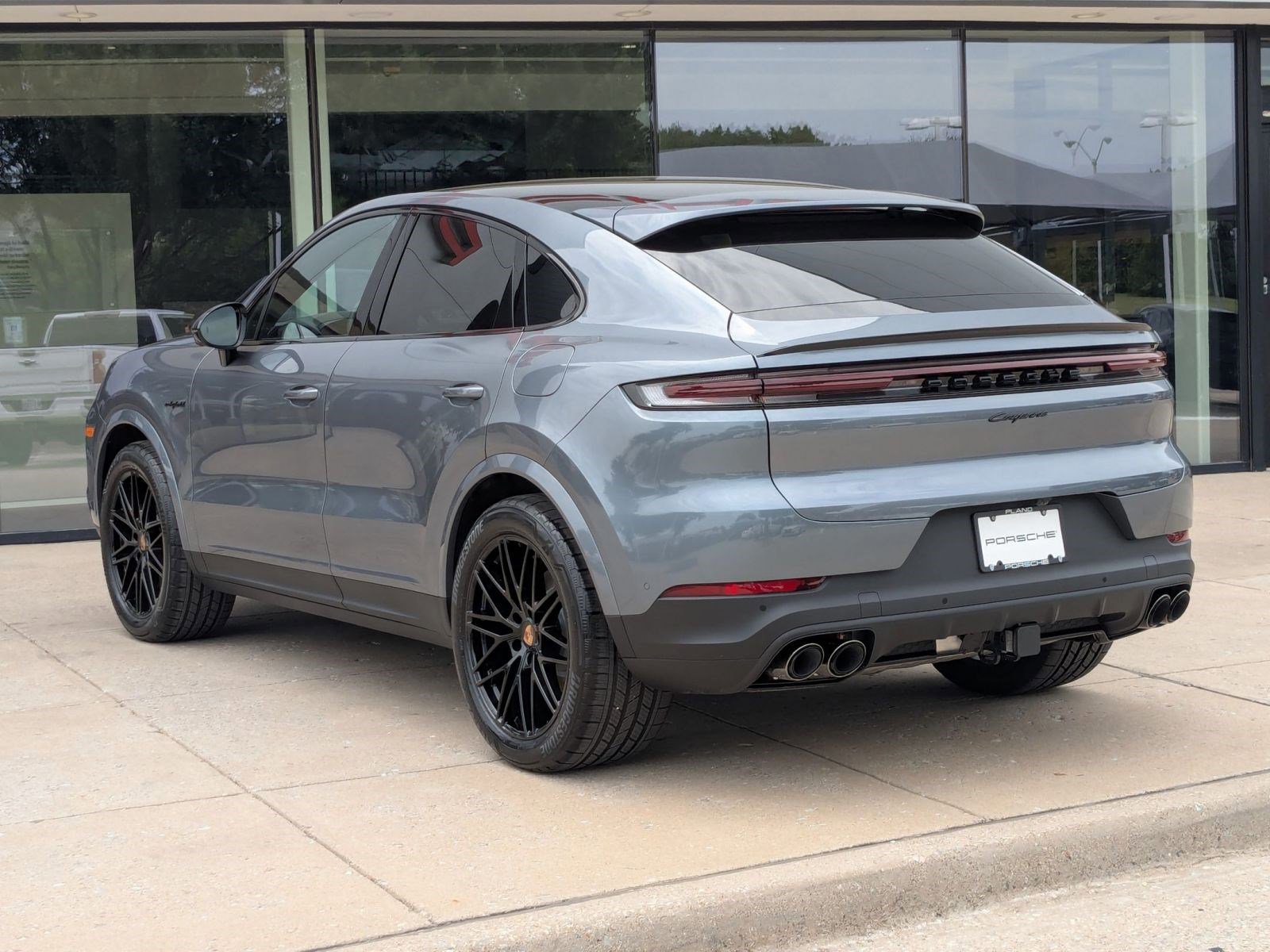 New 2026 Porsche Cayenne E-Hybrid Coupe AWD/4WD image 3