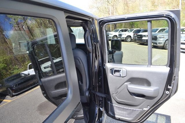 New 2026 Jeep Wrangler Unlimited Rubicon AWD/4WD image 30