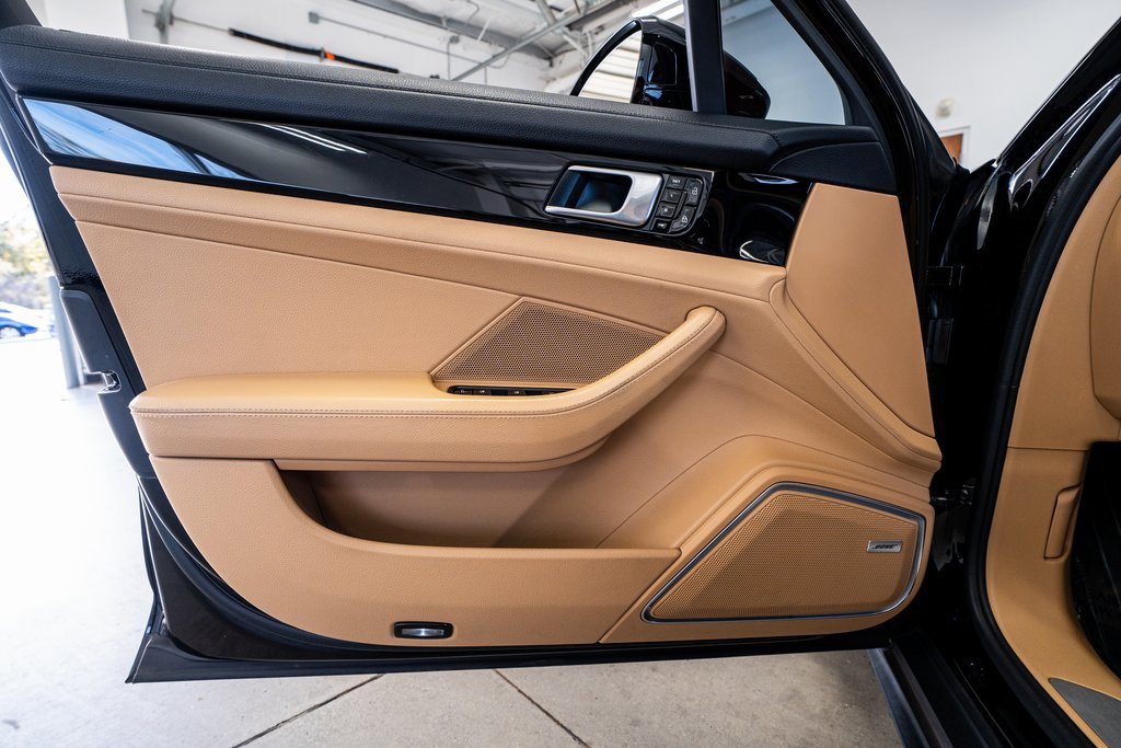 Used 2019 Porsche Panamera image 30