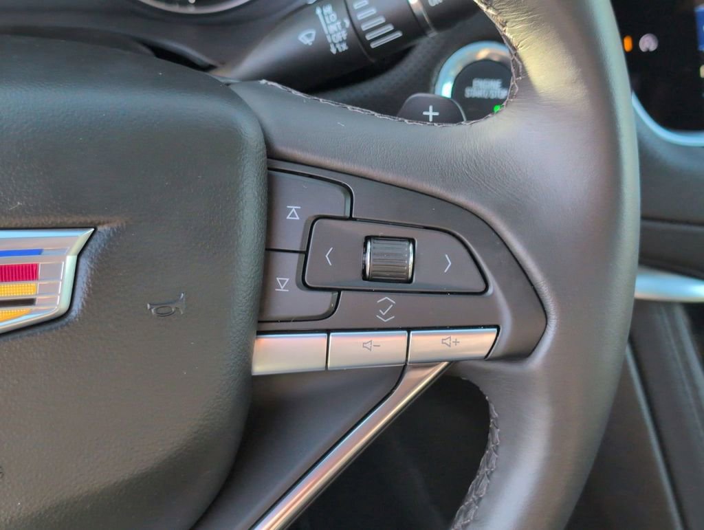 Used 2025 Cadillac XT6 Luxury image 11