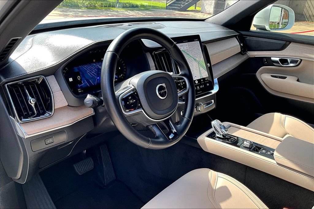 Certified 2025 Volvo XC90 B5 Plus AWD/4WD image 17