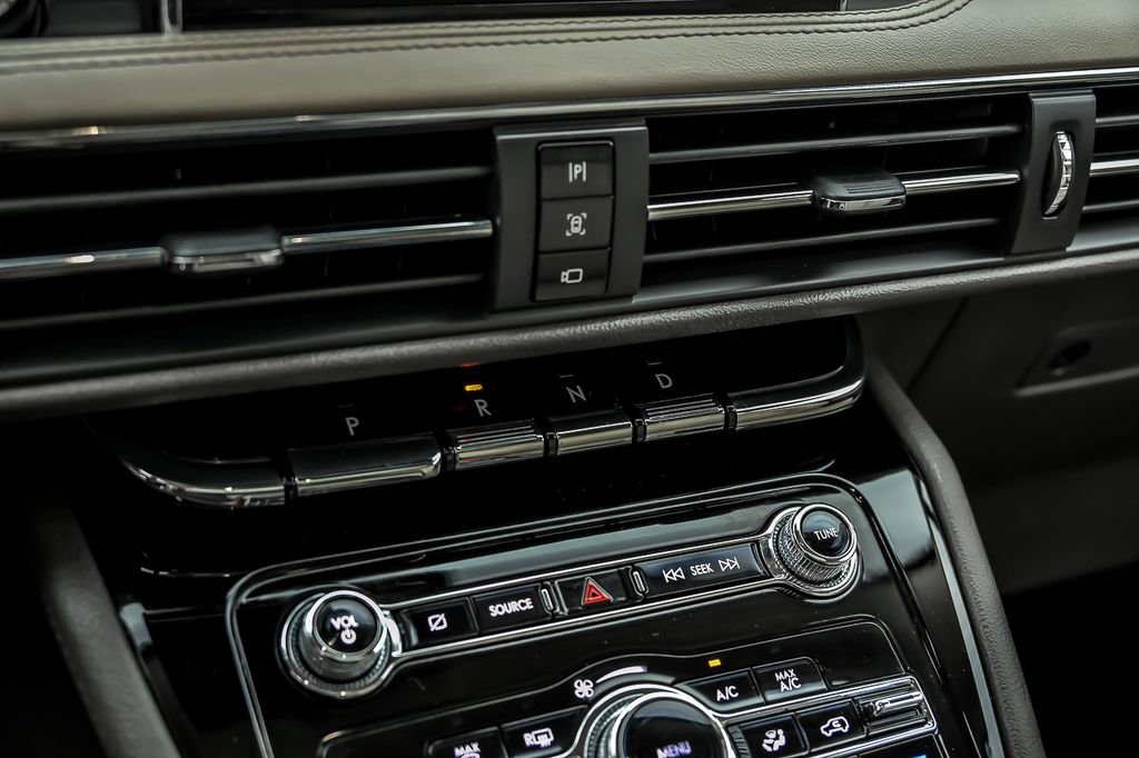 Used 2022 Lincoln Corsair AWD w/ Premium Package image 25
