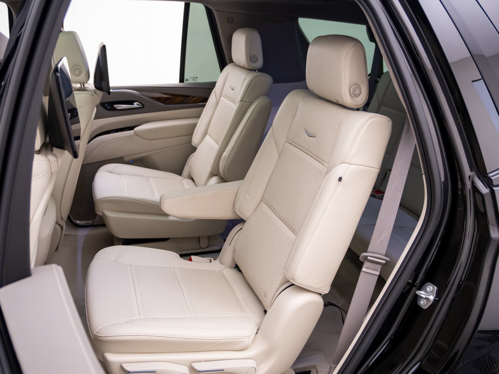 Used 2024 Cadillac Escalade Sport Platinum w/ LPO, ONYX Package AWD/4WD image 19
