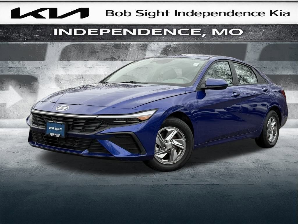 Used 2024 Hyundai Elantra SE image 1