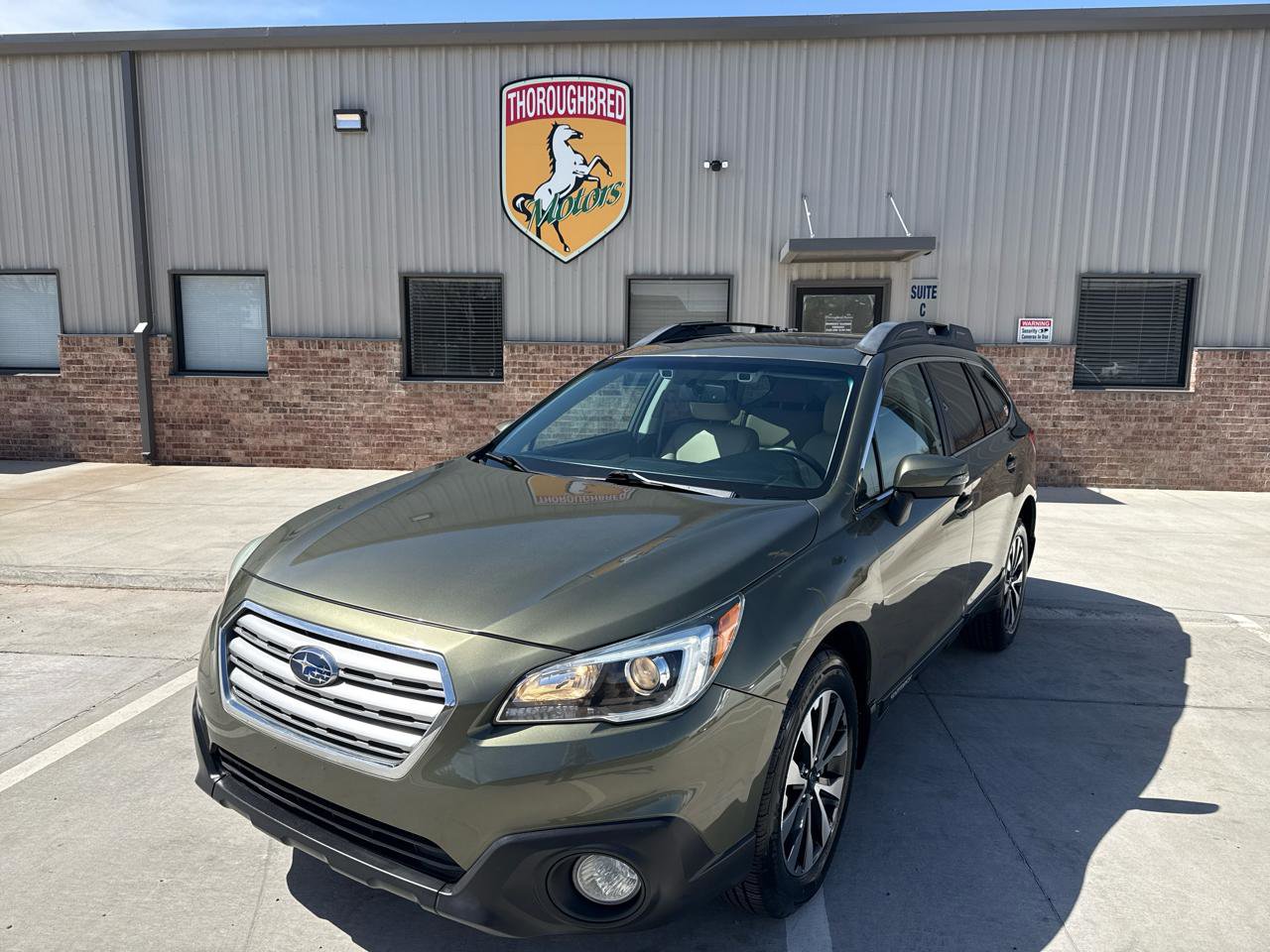 Used 2016 Subaru Outback 2.5i Limited AWD/4WD image 3