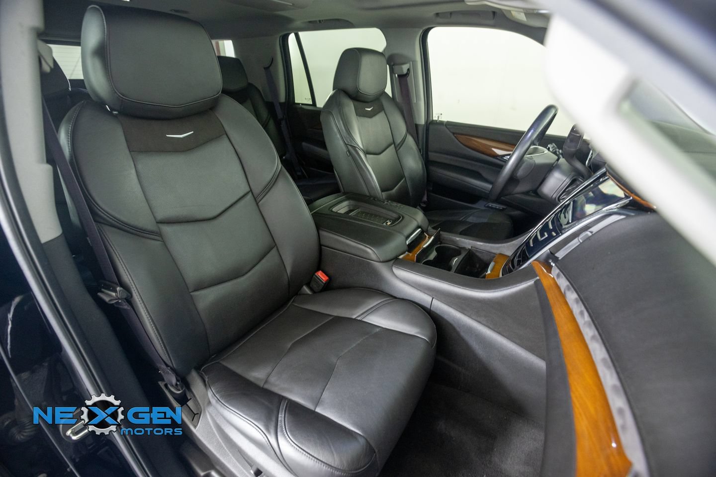 Used 2017 Cadillac Escalade Luxury AWD/4WD image 46