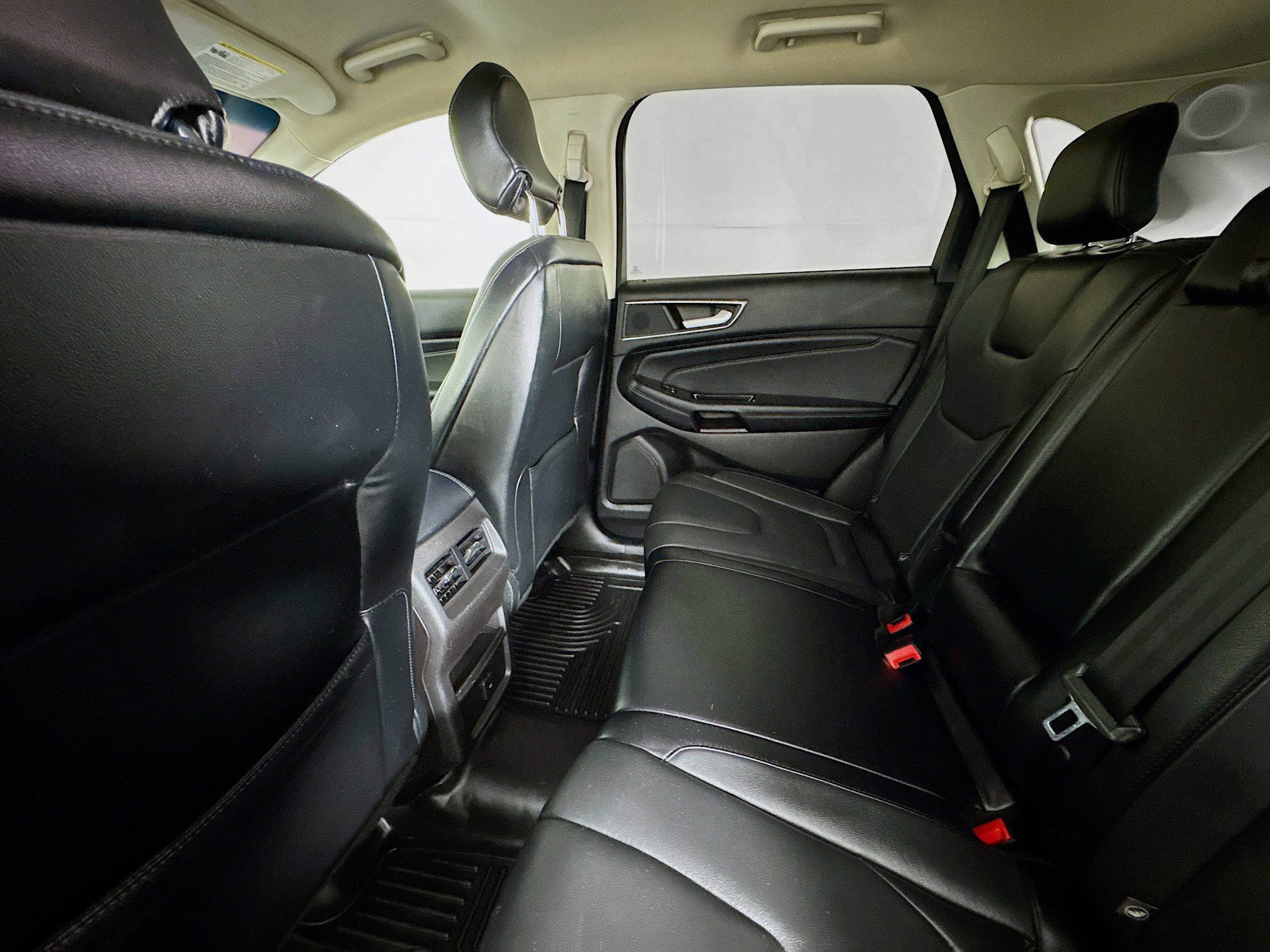 Used 2018 Ford Edge Titanium FWD image 24