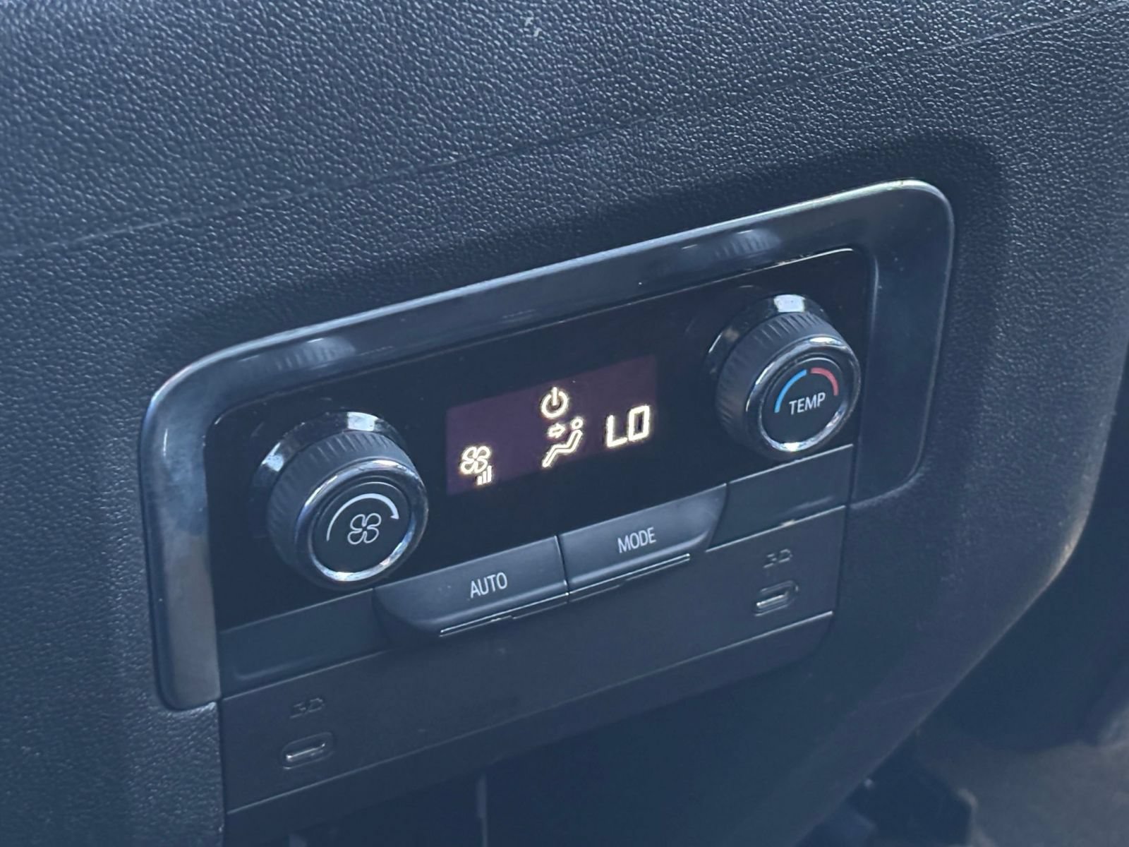 Used 2025 Chevrolet Tahoe Z71 AWD/4WD image 25