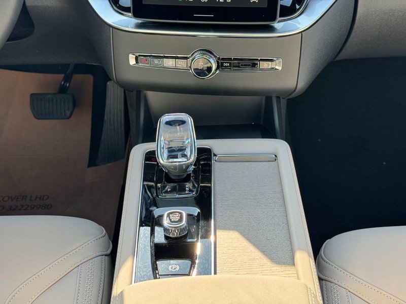 New 2026 Volvo XC90 T8 Plus w/ Protection Package Premier image 9