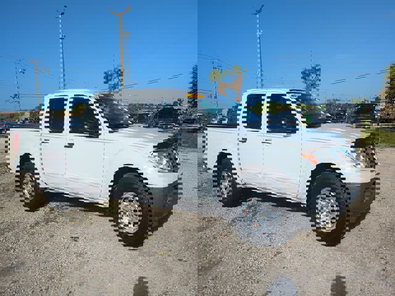 Used 2016 Nissan Frontier S image 2