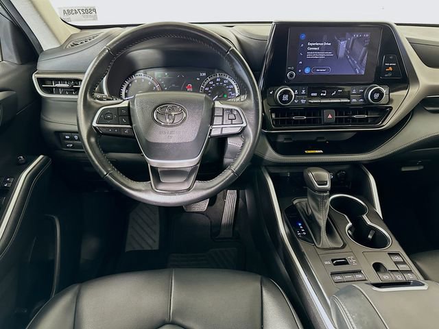 Certified 2023 Toyota Highlander XLE image 25