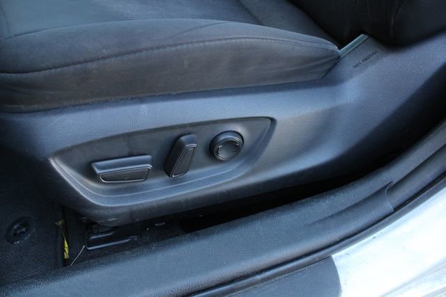 Used 2018 Toyota Camry LE image 3