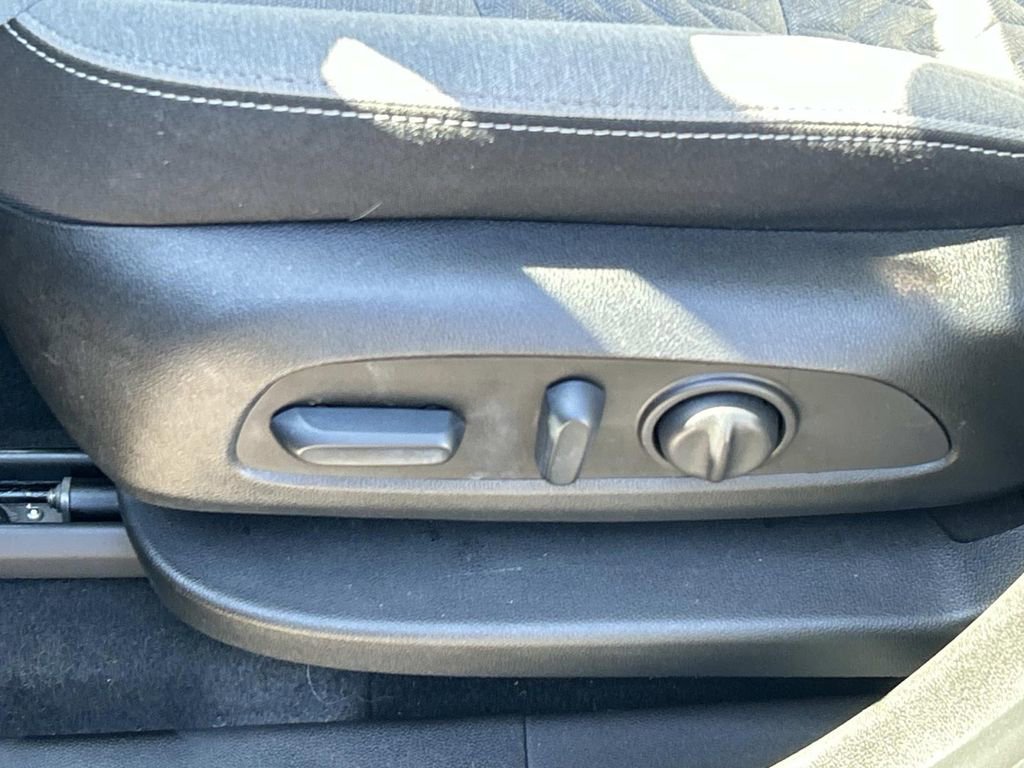 Used 2022 Chevrolet Equinox LT FWD image 17