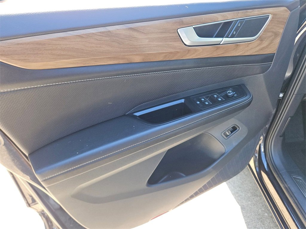 Used 2025 Volkswagen Atlas SE image 11