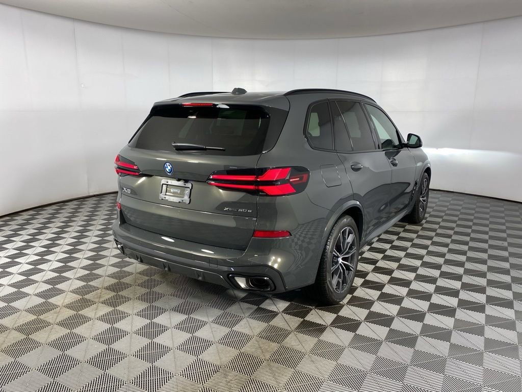 New 2026 BMW X5 xDrive50e image 33
