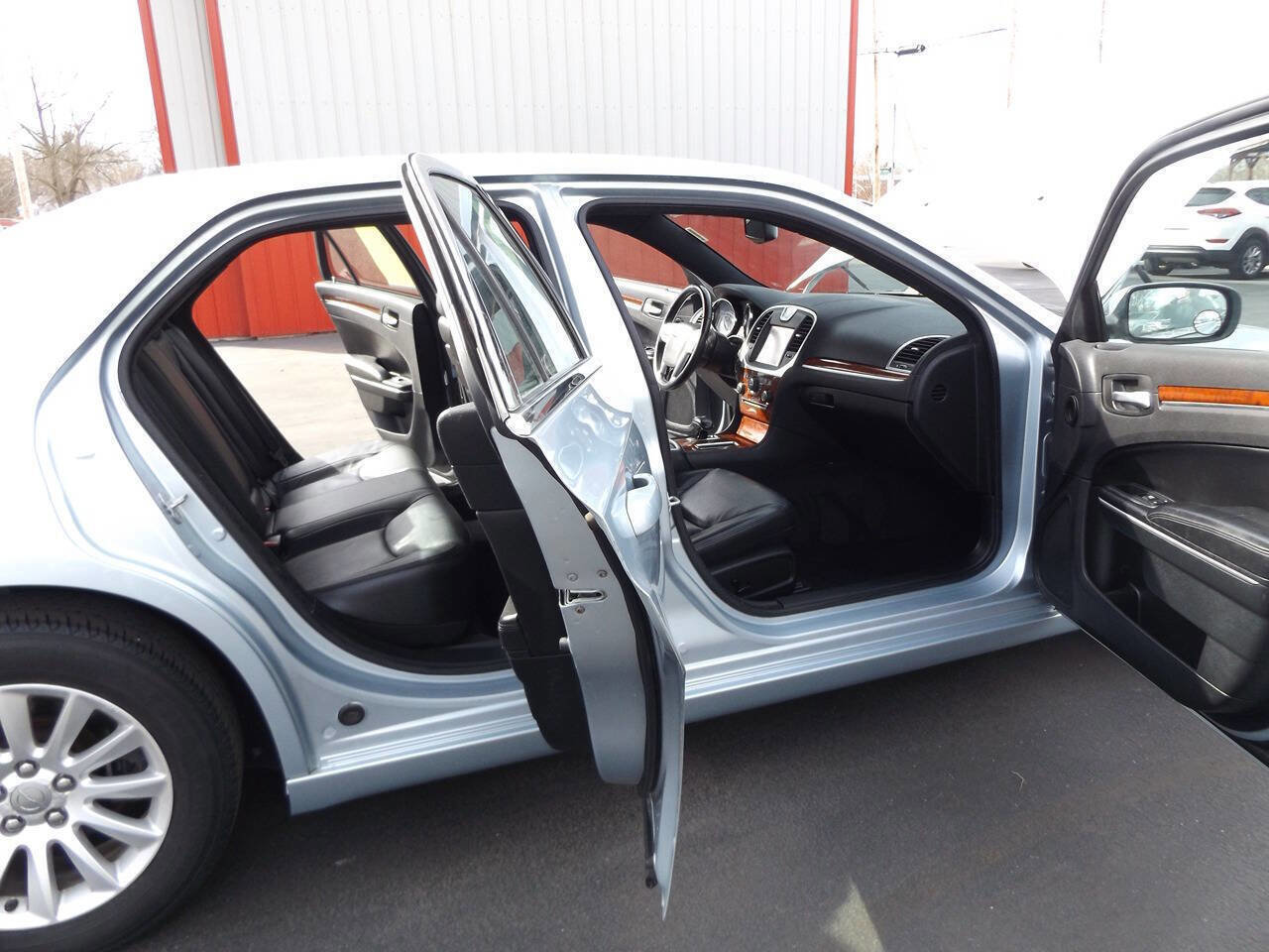 Used 2013 Chrysler 300 w/ Driver Convenience Group image 20