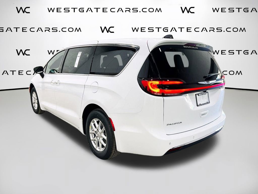 New 2026 Chrysler Pacifica Select image 5