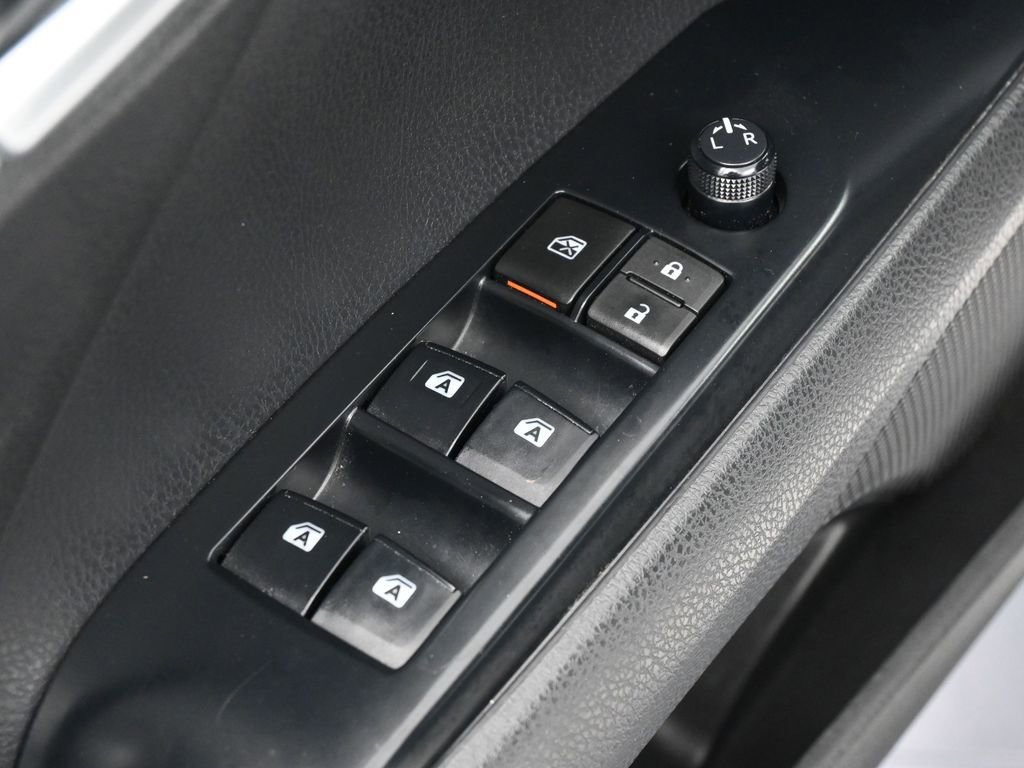 Used 2020 Toyota Camry SE image 14