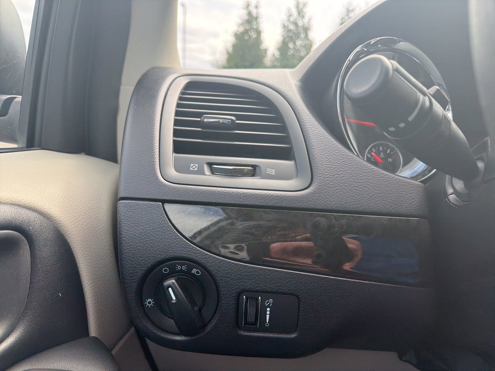 Used 2020 Dodge Grand Caravan SE image 19