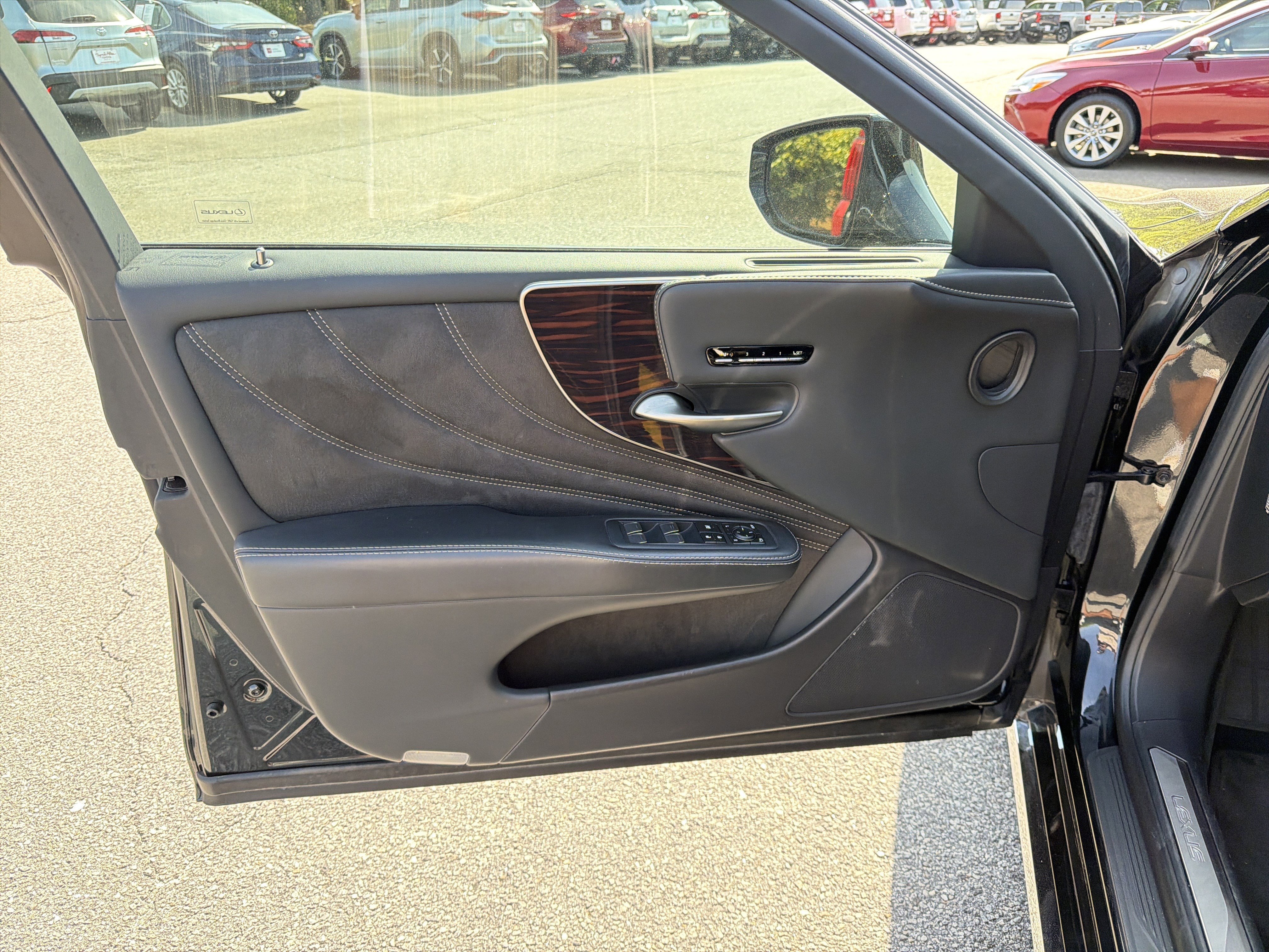 Used 2019 Lexus LS 500 w/ Interior Upgrade Package image 21