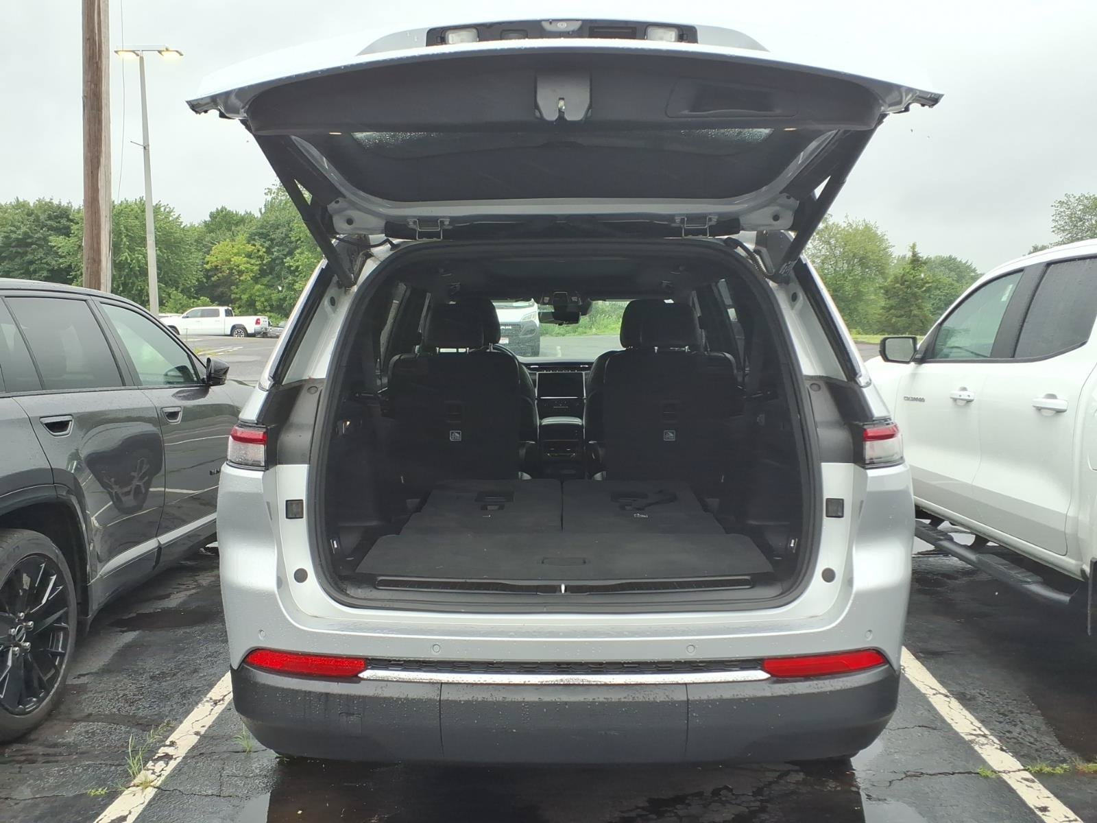 Used 2024 Jeep Grand Cherokee L Limited w/ Luxury Tech Group II AWD/4WD image 7