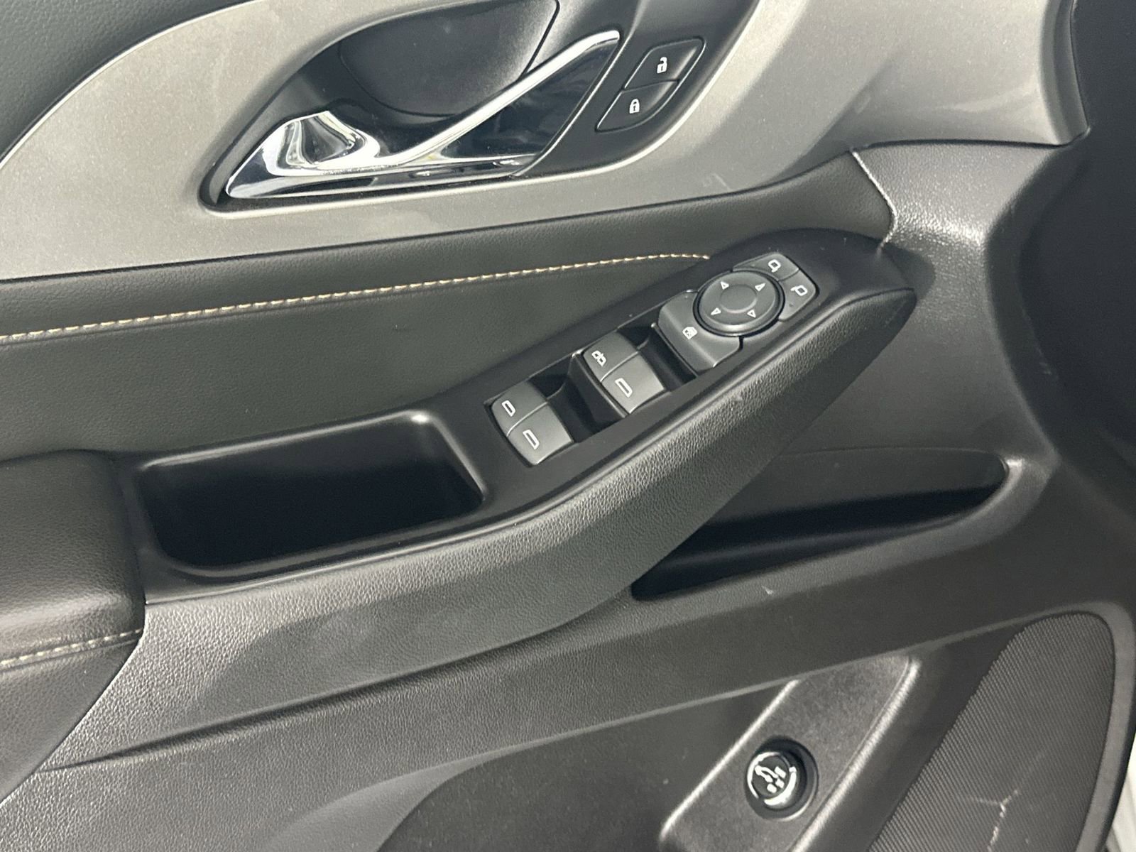 Used 2019 Chevrolet Traverse LT FWD image 13