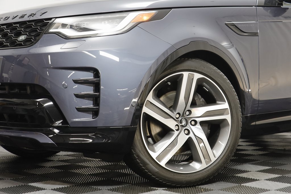 Used 2024 Land Rover Discovery Dynamic SE image 3