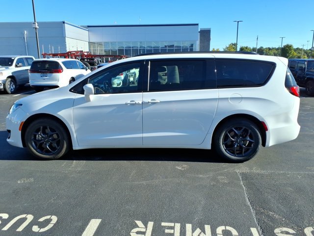 Used 2018 Chrysler Pacifica Touring Plus w/ S Appearance Package FWD image 4